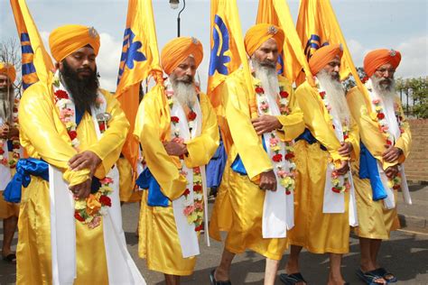 Sikhism Sikh Costume Rituals And Celebrationsceremonies