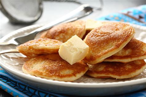 Dutch Mini Pancakes Called Poffertjes Stockfoto En Meer