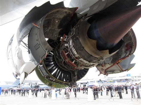 Cool Photos Of Jet Engines With Their Shell Open Gizmodo Australia