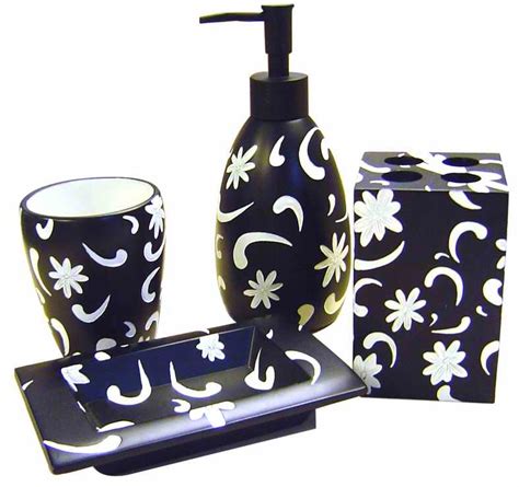The original feathered pendant light adds beautiful movement and contrasts the geometric stool on the floor. China Polyresin Bathroom Decorations (Bathroom Sets) (SLJM ...