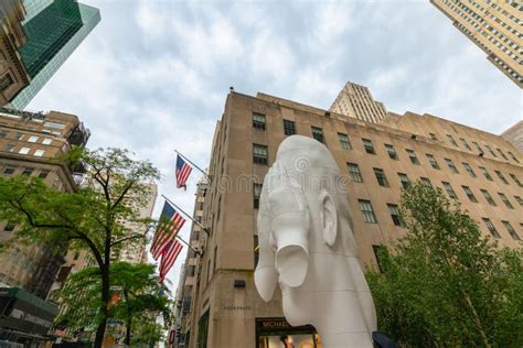 Rockefeller Plaza Picture Of Frieze Sculpture Jaume Plensa Behind