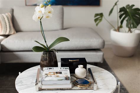 A completely simple yet effective geometric move: The tips and tricks to styling your coffee table with ease - Style Curator