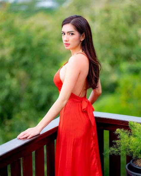 Potret Hot Angel Karamoy Pakai Dress Merah Netizen Cantik Dan Seksi