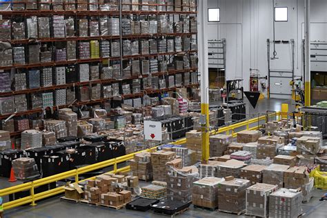 Inside The Hellish Workday Of An Amazon Warehouse Employee