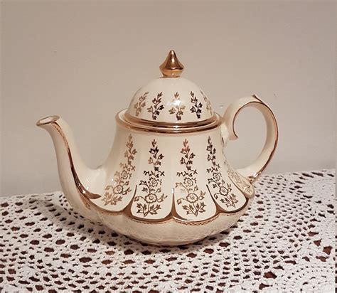 Vintage Sadler Bell Shape Teapot Pattern 3174 Ivory And Gold Flowers