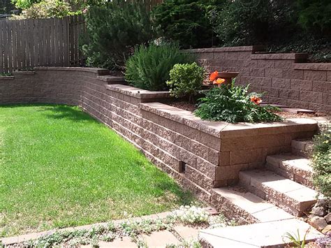 46 Sloped Backyard Retaining Wall Home Garden
