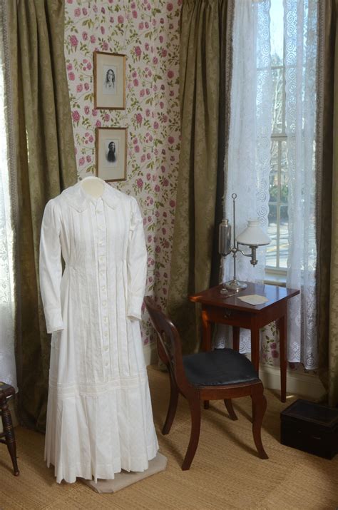 Emily Dickinsons White Dress Emily Dickinson Museum