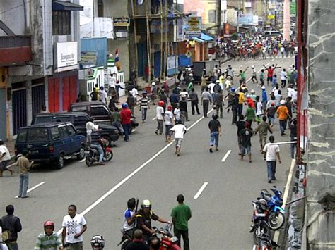 Di malaysia, walaupun fahaman ahli sunnah wal jemaah diisytiharkan sebagai pegangan rasmi. Contoh Konflik Sosial Dalam Masyarakat - Satu Jam