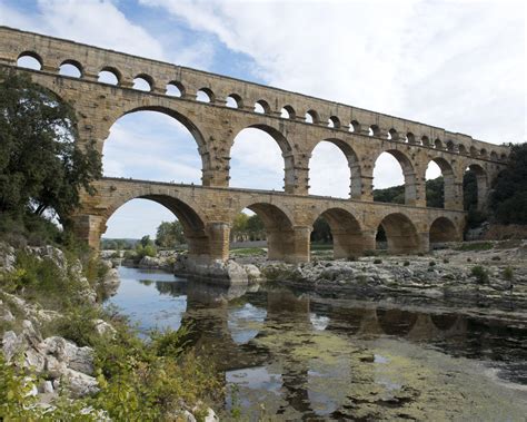 Le Pont Du Gard Un Aqueduc Vieux De Deux Mille Ans Qui Nous Surprend Encore