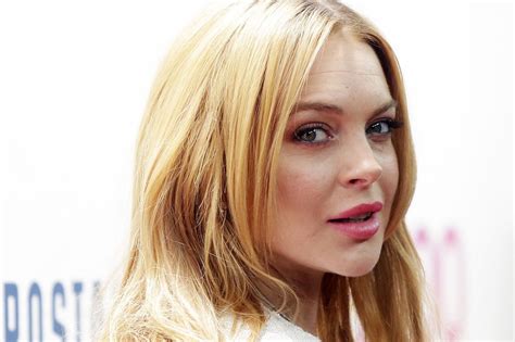 Lindsay Lohan Drinks Vodka Admits To Dating A Married Man During Kode