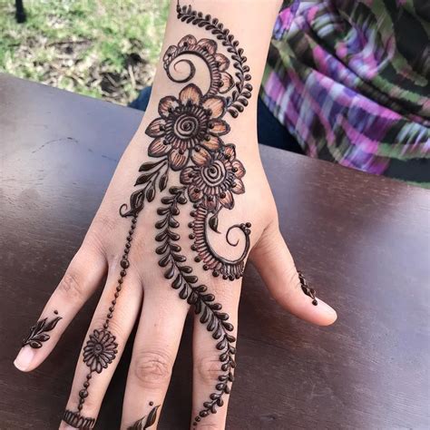 Pin by ?MaRiA? on Mehndi Designs | Pretty henna designs, Henna flower designs, Mehndi designs