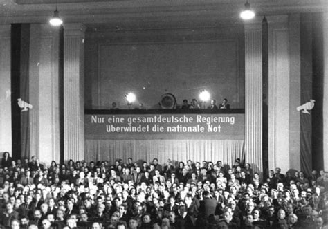 Wer hat das brandenburger tor gebaut? Geschichte der Deutschen Demokratischen Republik - Wikipedia