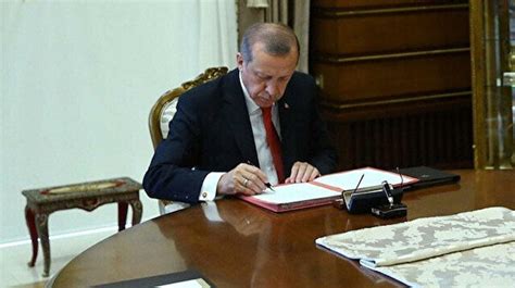 Cumhurbaşkanı Erdoğan ın imzasıyla yayımlandı İki bakanlıkta görevden