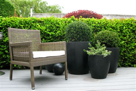 Black & grey outdoor planters. Black Ceramic Planters - Bau Outdoors