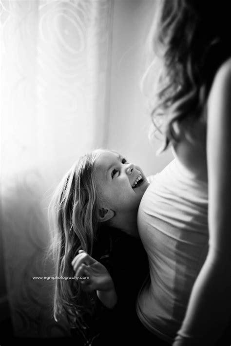 Wow This Pregnancy Pic With Her Little Daughter Is Full Of Joy Lifestyle Maternity Ses