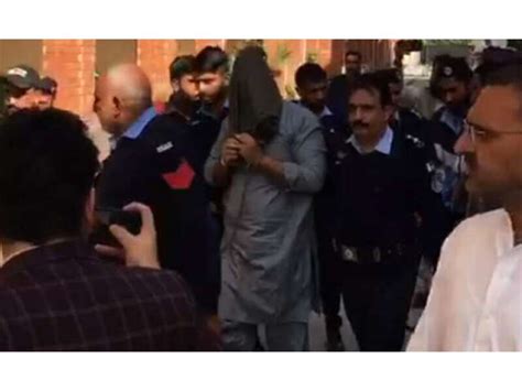 فواد چوہدری کے منہ پر کپڑا ڈال کراسلام آباد کچہری میں پیشی، 2 روزہ جسمانی ریمانڈ منظور سابق