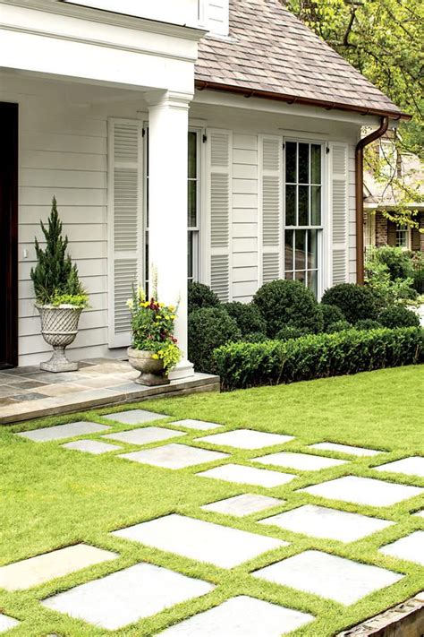 Stunning Farmhouse Before And After Makeovers Front Yard Landscaping