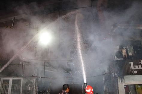 تصاویر آتش‌سوزی مسجد امام کاظم ع و چند مغازه در رشت پایگاه اطلاع