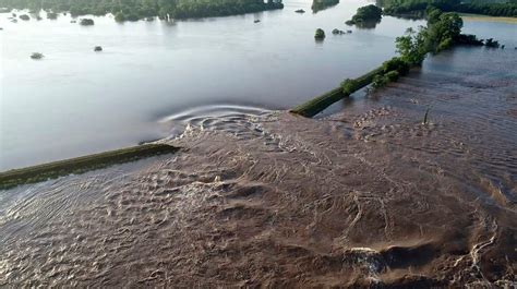 Record Floods Breach Arkansas Levee Overtop 2 In Missouri The