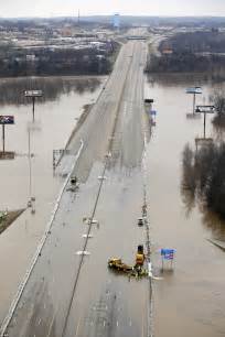Flooding Shuts Down Interstate 55 Near Arnold Missouri Daily Mail Online
