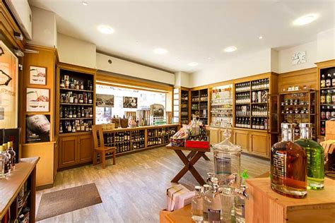 L'orchestre de la suisse romande. Visite guidée de la Distillerie Morand - Suisse Romande ...