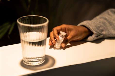 Ambien And Alcohol The Dangers And Effects Of Drinking With Zolpidem