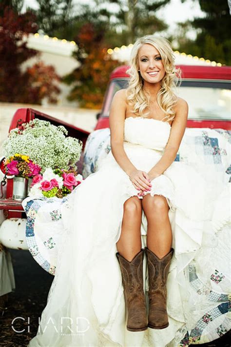 Whether you're saying i do in a barn, a chapel, or the great outdoors, you'll want to wear throwing a rustic country wedding? 45 Short Country Wedding Dress Perfect with Cowboy Boots ...