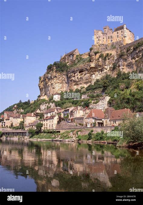 Chateau De Beynac And Village Across River Dordogne Beynac Et Ca Hi Res