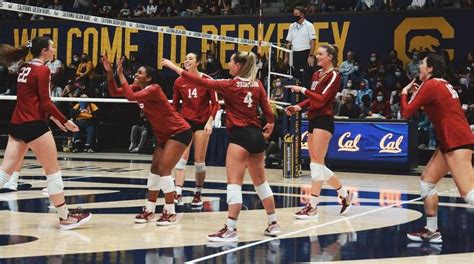 Recap No 18 Stanford Womens Volleyball Sweeps California In Berkeley