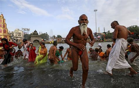 Kumbh Mela Thousands Take A Royal Bath During Holy Festival Ibtimes Uk