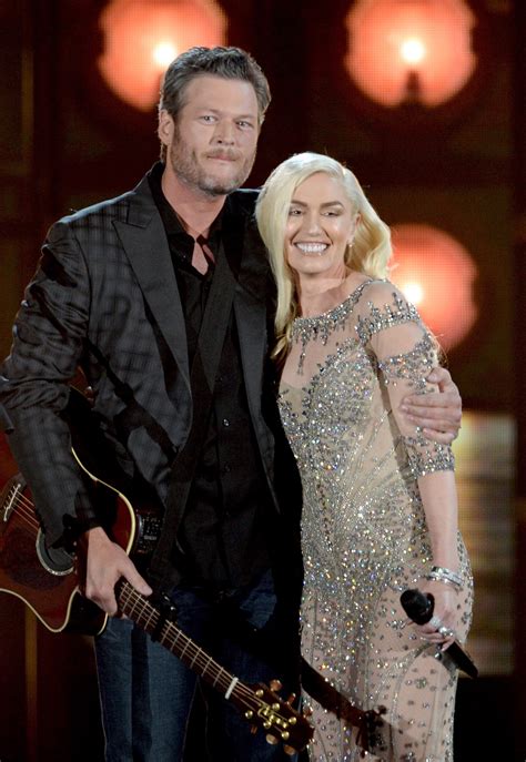 blake shelton serenades gwen stefani with intimate performance of the hit song he wrote for her