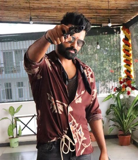 Ismart shankar, starring ram pothineni and directed by puri jagannadh revolves around a hero who has another man's memory transferred into his head. iSmart Shankar Shoot Launch Pics - Latest Movie Updates ...