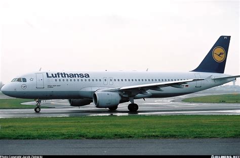 Airbus A320 211 Lufthansa Aviation Photo 0292879