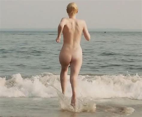 Dakota Fanning Nua Em Beach Babes