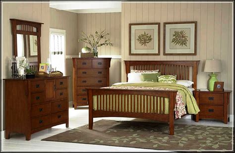 These matching oak side tables are built in the mission or craftsman style. Mission Oak Bedroom Furniture | Mission style bedrooms ...