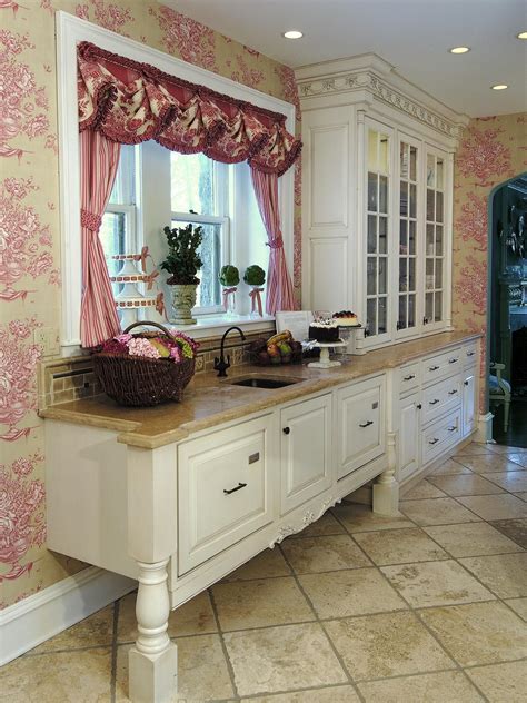 Discover inspiration for your french country kitchen remodel or upgrade with ideas for storage, organization, layout and decor. A little wallpaper goes a long way in this French country ...