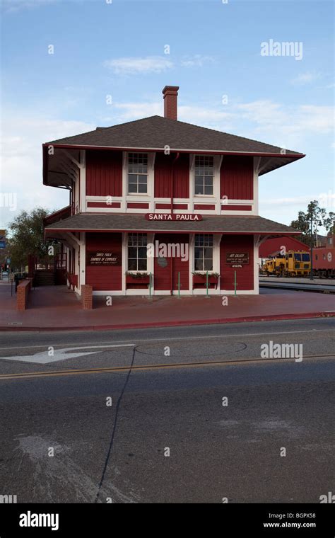 The Historic 1887 Southern Pacific Railroad Depot In Santa Paula