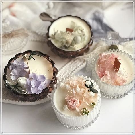 Candles and flowers in bedroom. Preserved Flower Aromatherapy Candles - ApolloBox