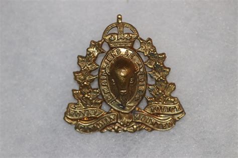 Ww2 Pattern Royal Canadian Mounted Police Brass Cap Badge Ab Insignia