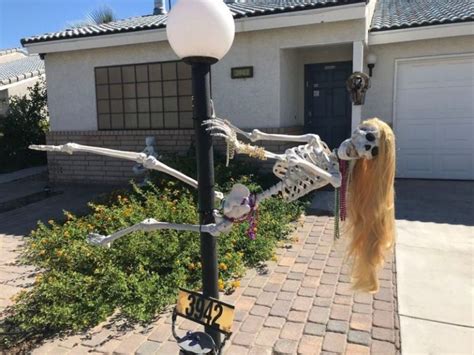 All outdoor halloween decorations can be shipped to you at home. 30+ Skeleton Halloween Decoration Ideas for Outdoors in ...
