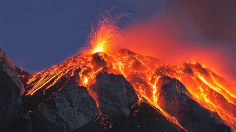 Plt pengawasan dan penyelidikan gunung api pusat vulkanologi dan mitigasi bencana geologi (pvmbg), gede suantika, mengatakan letusan letak gunung merapi. 5 Letusan Gunung Api Terdahsyat di Indonesia | Good News ...