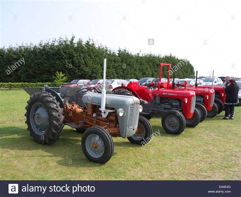 Les Tracteurs Ferguson Vintage 35deux 35x Massey Ferguson Et Massey