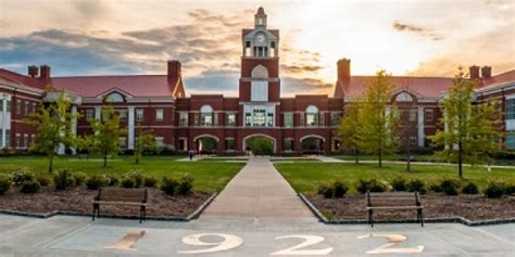 Murray state university, located in far western kentucky, serves as a nationally recognized residential comprehensive university, with a strong extended campus and online presence, offering. Murray State University Associate Dean and Coordinator of ...