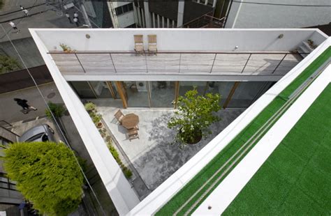 Cool Modern Home With Hidden Interior Garden