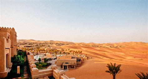 Dxb), o hub da companhia aérea emirates airli. 3 hotéis de deserto perto de Dubai nos Emirados Árabes ...