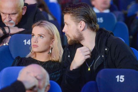 Jego ojciec był kibicem klubu legia warszawa, więc siłą rzeczy zaprowadził sebastiana na treningi piłki nożnej. Maffashion i Sebastian Fabijański kupują dom! Gdzie ...