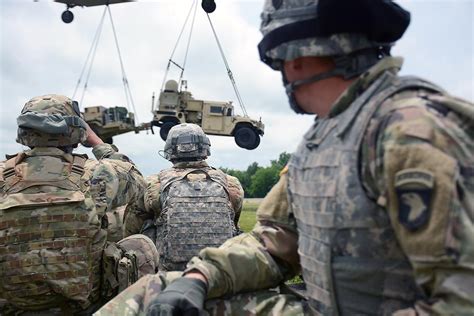 101st Airborne Division 2nd Brigade Soldiers First Warfighters To Sling