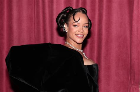 Rihannas Updo Hairstyle At The 2023 Golden Globes Popsugar Beauty Uk