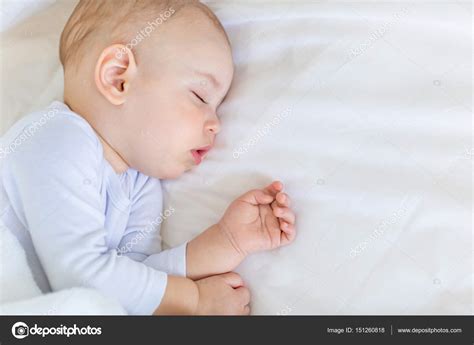 Bebé Durmiendo Fotografía De Stock © Lenamiloslavskaya 151260818