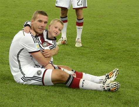 Man lernt täglich dazu, positive wie negative dinge. "Scheiße so, nä?" Die 15 besten Sprüche von Lukas Podolski ...